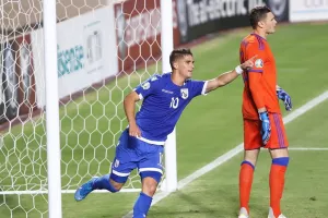 Ο ΠΙΕΡΟΣ για το "Χ"