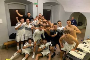 Εθνική U19: Με σφιγμένες γροθιές και δείχνοντας το έμβλημα μετά την νίκη επί της Τουρκίας!