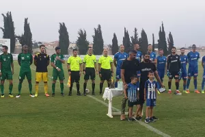 (Φώτος/βίντεο) Μεταθανάτιες τιμές πριν την σέντρα 