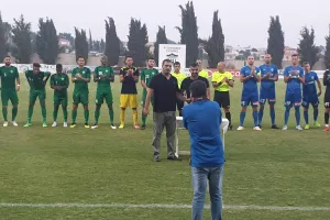 (Φώτος/βίντεο) Μεταθανάτιες τιμές πριν την σέντρα 