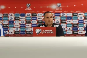 ΜΠΕΝ ΣΙΜΟΝ: "Δεν υπάρχει χρόνος να ασχοληθώ με την κριτική"