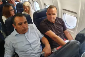 ΜΕΣΑ από το αεροπλάνο