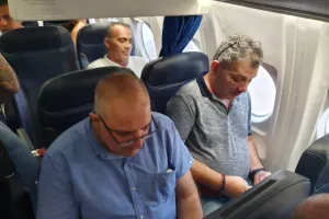 ΜΕΣΑ από το αεροπλάνο