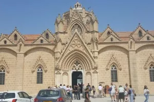 "Να ξέρεις θα γυρίσουμε πιστοί στην Άνοιξη σου"
