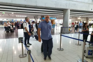 Δίπλα και η Σαλαμίνα 