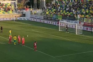 Έπιασε το πέναλτι ο Ουζόχο!