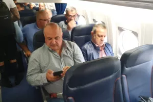 ΜΕΣΑ από το αεροπλάνο