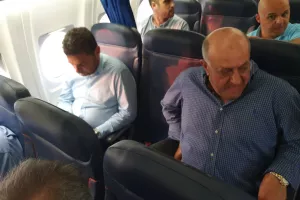 ΜΕΣΑ από το αεροπλάνο