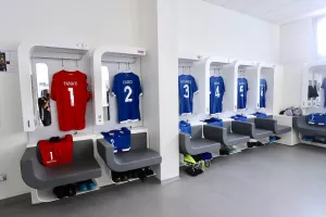 ΕΤΟΙΜΑ τα αποδυτήρια στο Stadio Olimpico di Serravalle (Φώτος)