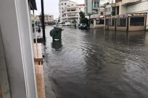 Κακοκαιρία στη Λάρνακα - Κλειστοί κεντρικοί δρόμοι