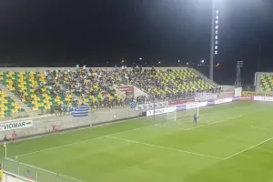 ΤΟΣΟΣ κόσμος στην "ΑΡΕΝΑ" (Αριθμός)