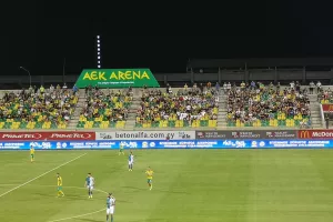 ΤΟΣΟΣ κόσμος στην "ΑΡΕΝΑ" (Αριθμός)