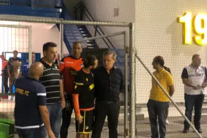 (Φώτος) Τετ α τετ με Στάθη