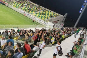 ΤΟΣΟΣ κόσμος στην "ΑΡΕΝΑ" (Αριθμός)