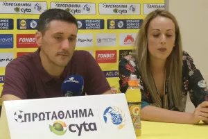 ΚΑΡΦΙΑ από Κέρκεζ: "Κάποιοι δεν είναι χαρούμενοι που κερδίσαμε/Οι άλλοι ξέρουν εγώ όχι..."