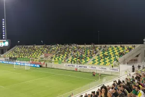 ΤΟΣΟΣ κόσμος στην "ΑΡΕΝΑ" (Αριθμός)