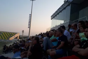 ΑΣΙΛ με… το δεξί (φώτος) 