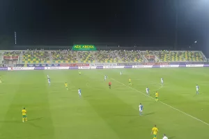 ΤΟΣΟΣ κόσμος στην "ΑΡΕΝΑ" (Αριθμός)