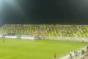 ΤΟΣΟΣ κόσμος στην "ΑΡΕΝΑ" (Αριθμός)