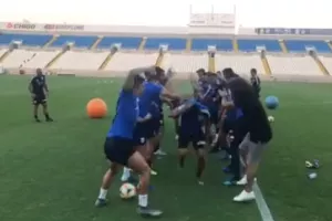 (ΕΘΝΙΚΗ) Καλωσόρισμα... με ξύλο/ΒΙΝΤΕΟ