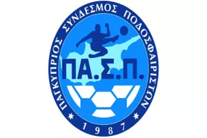 Δίπλα στη μικρή Παυλίνα η ομάδα του ΠΑ.Σ.Π.