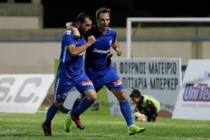 Τρία γκολ, χαμένο πέναλτι, ένταση και ΔΙΠΛΟ η "Κυρία" (φώτος)