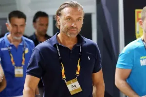 Πρεμιέρα με το... αριστερό/ Ήττα - ΣΟΚ για το ΑΠΟΕΛ (Φώτος)