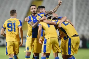 Πρεμιέρα με το... αριστερό/ Ήττα - ΣΟΚ για το ΑΠΟΕΛ (Φώτος)