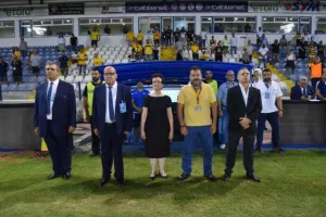 ΣΟΥΠΕΡ ΚΑΠ/ "Πορτοκαλί" με Μερκή! (Φώτος)