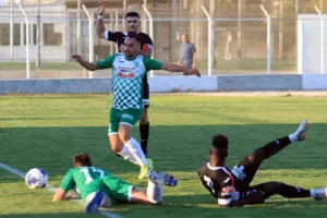 Αυλαία με πολλές φάσεις, δοκάρια αλλά χωρίς γκολ! (Φώτος)