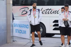 (ΦΩΤΟΣ) Η άφιξη της Εθνικής μας στο Stadio Olimpico di Serravalle