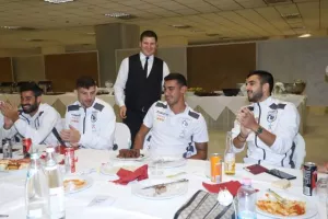ΚΑΡΩ/ Κέικ, κεράκια, ομιλία και ευχές! (Φώτος)