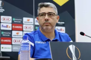 ΝΤΟΛ/"Δεν είμαστε ούτε η Ρεάλ ούτε η Μπάρτσα, πρέπει να ιδρώσουμε" (φώτος)