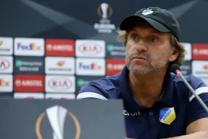 ΝΤΟΛ/"Δεν είμαστε ούτε η Ρεάλ ούτε η Μπάρτσα, πρέπει να ιδρώσουμε" (φώτος)