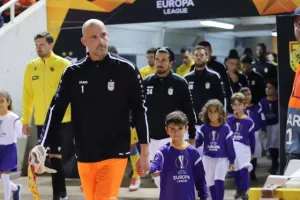 Πρεμιέρα με το... αριστερό/ Ήττα - ΣΟΚ για το ΑΠΟΕΛ (Φώτος)
