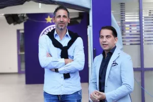 Επαφές... κάτω από μυστικότητα