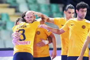 Με αυτογκόλ και κλάση Βοζίνια… ξελάσπωσε η ΑΕΛ!