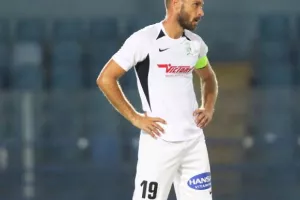 Με αυτογκόλ και κλάση Βοζίνια… ξελάσπωσε η ΑΕΛ!