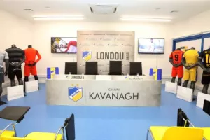 (ΦΩΤΟΣ) Συνεχίζουν ΑΠΟΕΛ και  LONDOU BROS