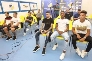 (ΦΩΤΟΣ) Συνεχίζουν ΑΠΟΕΛ και  LONDOU BROS