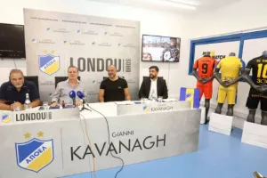 (ΦΩΤΟΣ) Συνεχίζουν ΑΠΟΕΛ και  LONDOU BROS