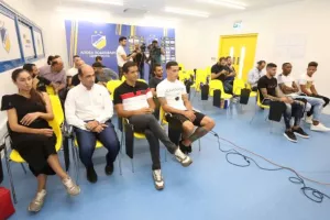 (ΦΩΤΟΣ) Συνεχίζουν ΑΠΟΕΛ και  LONDOU BROS