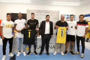 (ΦΩΤΟΣ) Συνεχίζουν ΑΠΟΕΛ και  LONDOU BROS