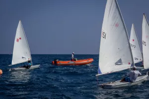 Ο Κοντίδης δίπλα στα νεαρά ταλέντα της ιστιοπλοΐας (φώτος)