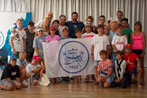 Ο Κοντίδης δίπλα στα νεαρά ταλέντα της ιστιοπλοΐας (φώτος)