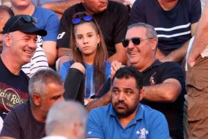 Γέμισαν την εξέδρα οι φίλοι της “Μεγάλης Κυρίας”! (φώτος)