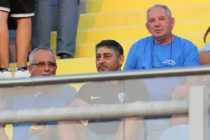 Γέμισαν την εξέδρα οι φίλοι της “Μεγάλης Κυρίας”! (φώτος)