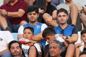 Γέμισαν την εξέδρα οι φίλοι της “Μεγάλης Κυρίας”! (φώτος)
