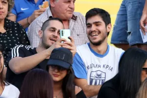 Γέμισαν την εξέδρα οι φίλοι της “Μεγάλης Κυρίας”! (φώτος)