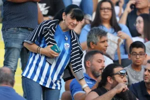 Γέμισαν την εξέδρα οι φίλοι της “Μεγάλης Κυρίας”! (φώτος)
